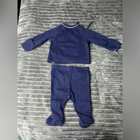 Ralph Lauren two piece set with footies. Size Newborn - Picture 2 of 3